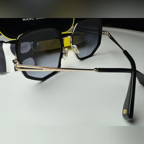 Marc Jacobs Hex Sunglasses – Black/Gold, Gray Gradient NWOT display picture 3